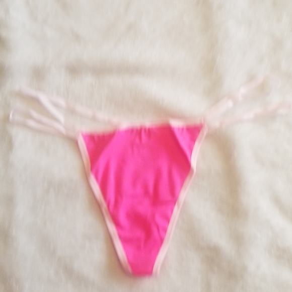 PINK Victoria Secret Sports Bra & Thong Set - Picture 5 of 5